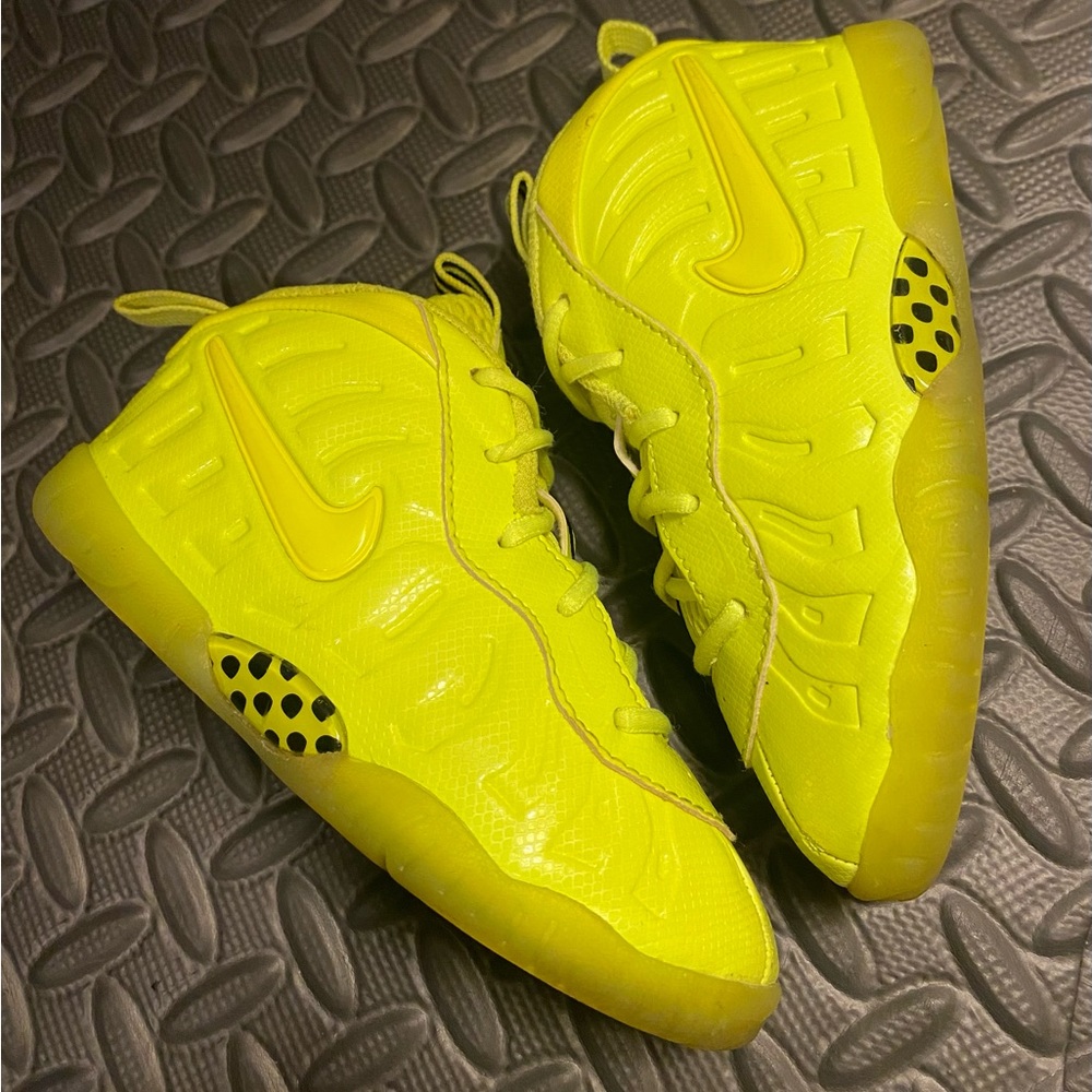 CLEAN Nike Foamposite Pro Volt Green size 8c toddler shoes